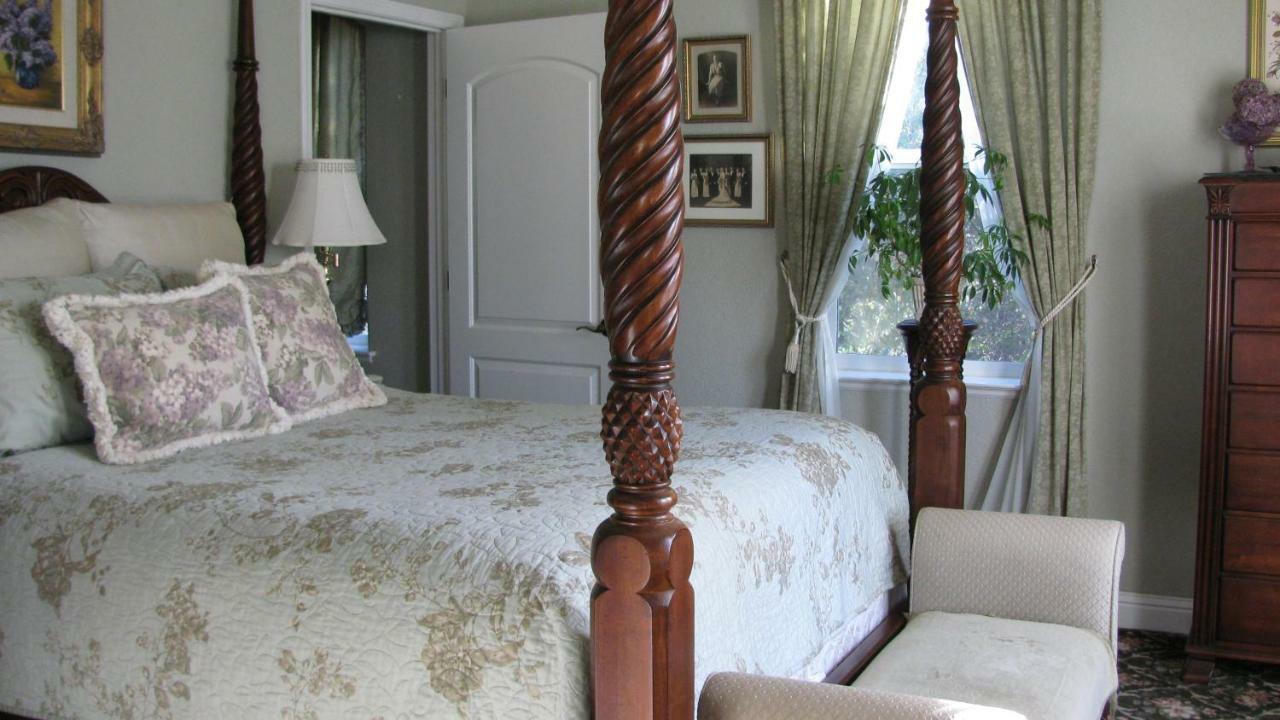 Yosemite Rose Bed And Breakfast Groveland Exterior photo